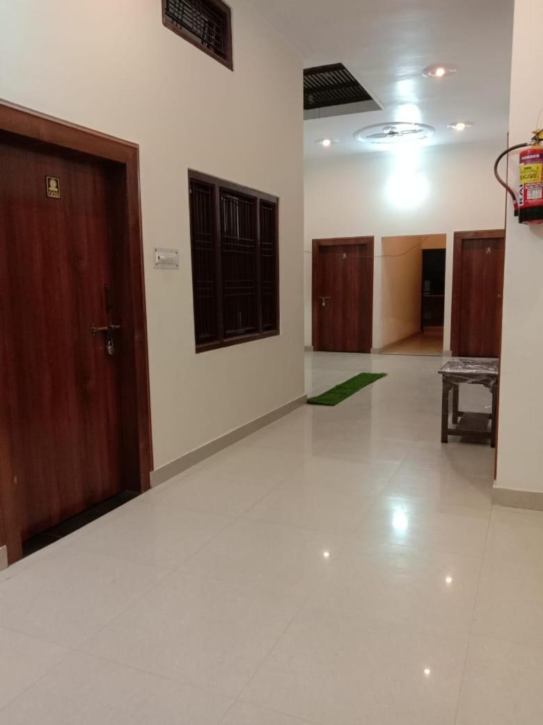 Ramam Hotel By Naavagat 700Mtr From Shri Ram Janambhumi Ayodhya Eksteriør bilde