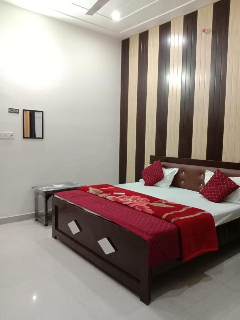 Ramam Hotel By Naavagat 700Mtr From Shri Ram Janambhumi Ayodhya Eksteriør bilde